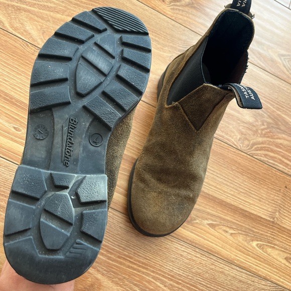 Blundstone Boot in Dark Olive Suede - Picture 2 of 2